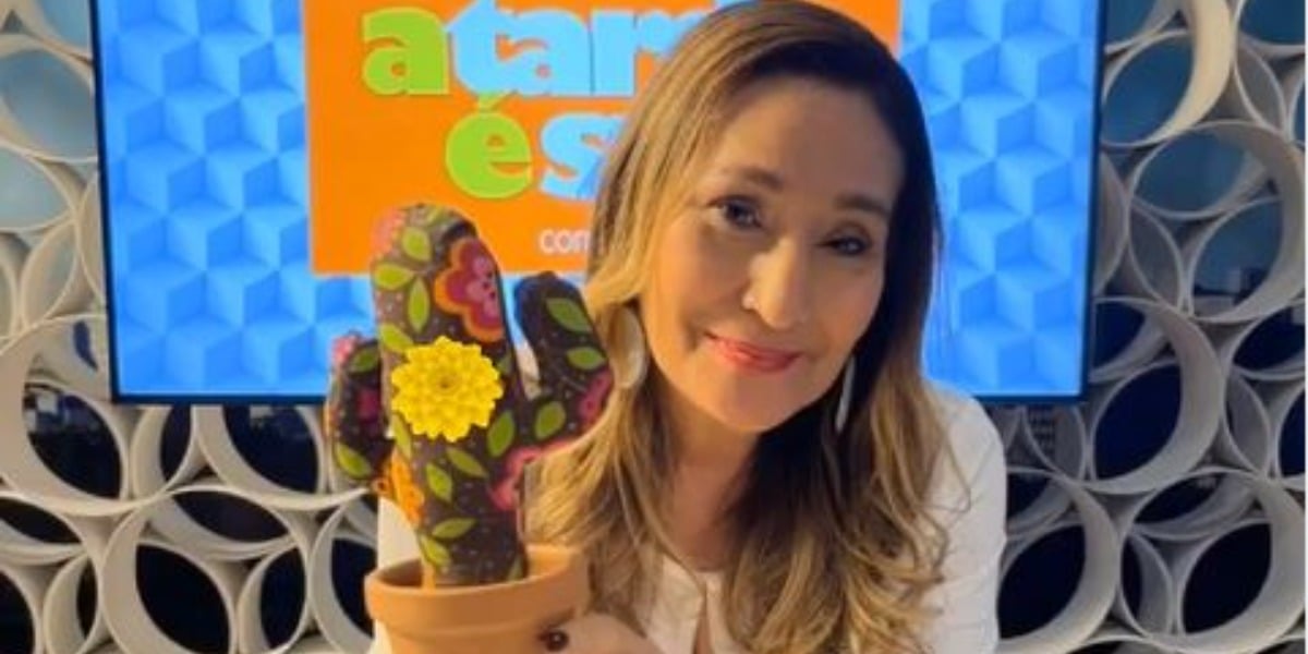 Sonia Abrão no "A Tarde é Sua", da RedeTV! (Foto: Reprodução/Instagram)