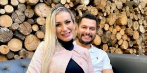 Imagem do post Andressa Urach, após separação, posa ao lado do ex: “Estamos nos entendendo”