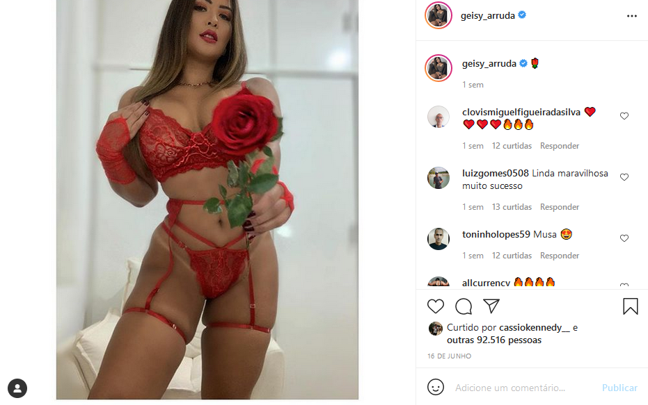 Geisy Arruda roubou a cena ou surgir usando calcinha de renda (Foto: Reprodução)