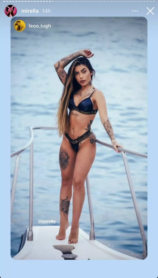 MC Mirella deixou marquinha íntima em evidência em foto no iate (Imagem: Reprodução)