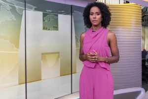 Maju Coutinho no comando do Jornal Hoje (Foto: Fabio Rocha/Globo)