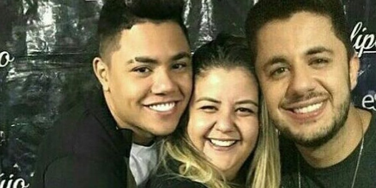 Pé Vermelho Notícias - #LUTO MORRE CANTOR SERTANEJO CRISTIANO ARAÚJO, TINHA  29 ANOS Cantor esteve em Morro Agudo em 2013 e foi muito bem recebido pelo  público O sertanejo Cristiano Araújo morreu