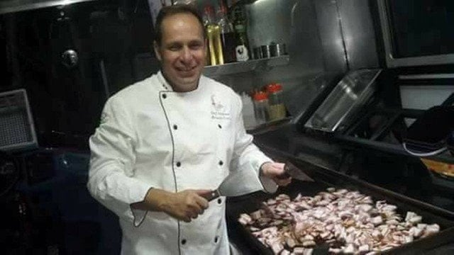 Ricardo Costa virou vendedor de comida na rua (Foto: Reprodução)