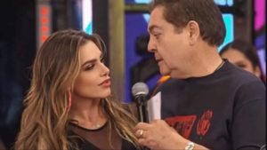 Erika Schneider ao lado de Faustão no extinto Domingão da Globo (Foto: Reprodução/Instagram)