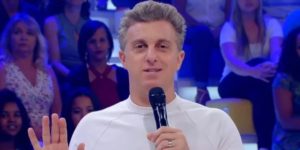 Imagem do post Globo é pressionada por patrocinadores e volta atrás sobre Luciano Huck aos domingos