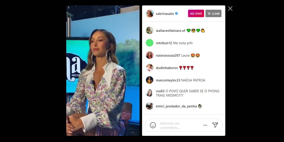 Sabrina Sato durante coletiva sobre a Ilha Record (Reprodução)