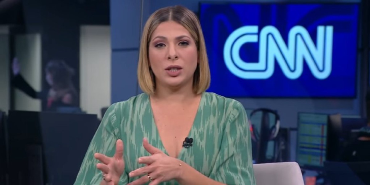 Apresentadora da CNN Brasil quase enterra Bolsonaro ao vivo (Foto: Reprodução)