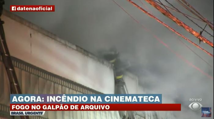 Datena acompanhou incêndio na Cinemateca de São Paulo pelo "Brasil Urgente" (Foto: Reprodução/Band)