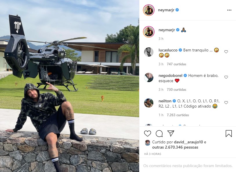 Neymar ostenta em helicóptero com suas iniciais (Foto: Reprodução)