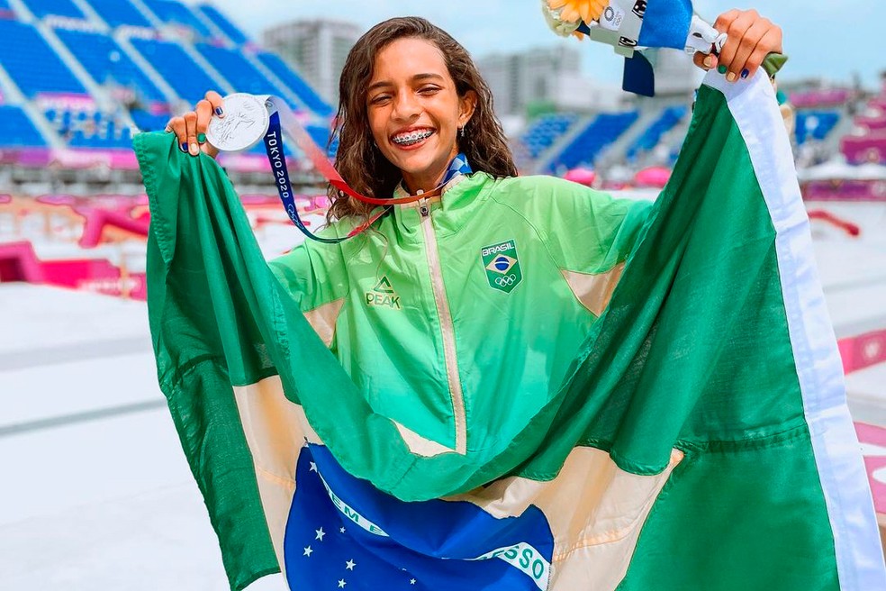 Rayssa Leal comemorando a medalha de prata nas Olimpíadas de Tóquio - Reprodução