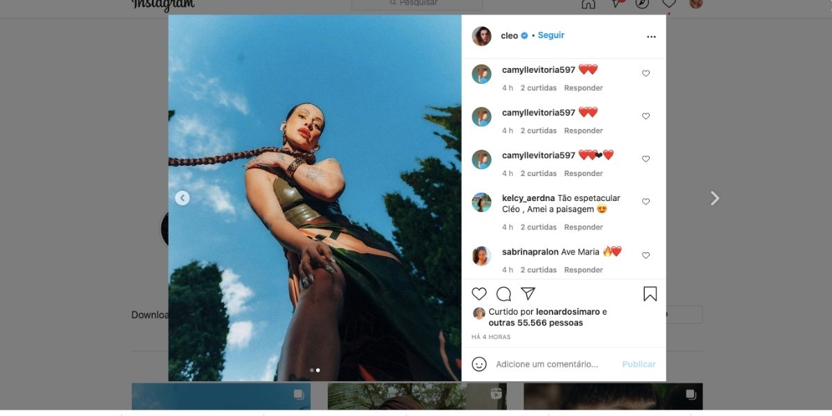 Cleo ousa nas redes sociais (Reprodução)