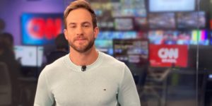 Daniel Adjuto, âncora da CNN (Reprodução)