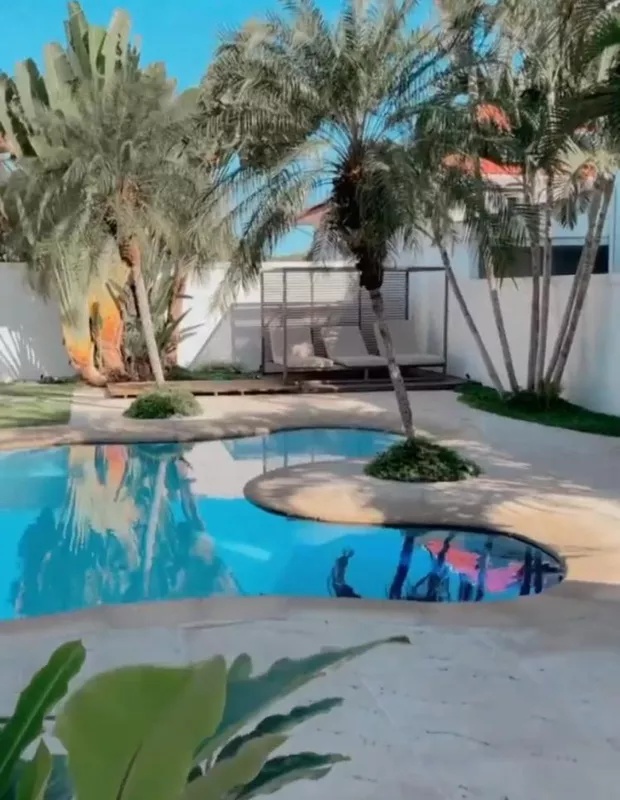 Piscina da nova casa de Juliette (Imagem: Reprodução)