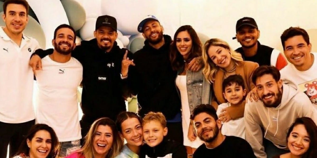 Neymar leva Bruna ao aniversário do filho (Foto: Reprodução)