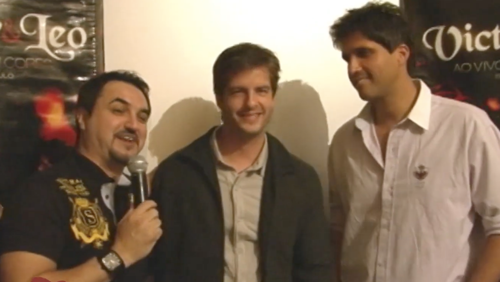 Odair Terra durante entrevista com a dupla Victor e Leo (Foto: Reprodução)