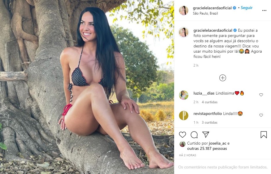 Graciele Lacerda escandaliza, tira a roupa, mostra o que só Zezé pode ver (Foto: Reprodução)