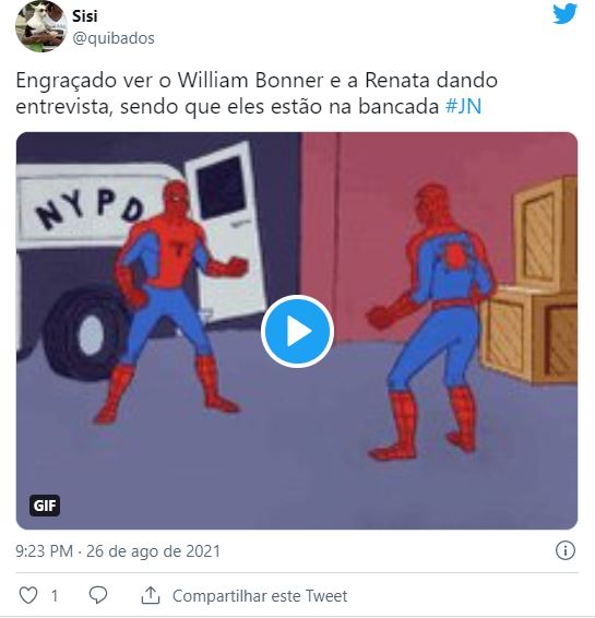 Situação inusitada com William Bonner no "Jornal Nacional" repercutiu nas redes sociais (Foto: Reprodução/Twitter)