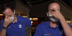 O jornalista Tiago Medeiros se emocionou durante transmissão ao vivo (Foto: Reprodução/SportTV)