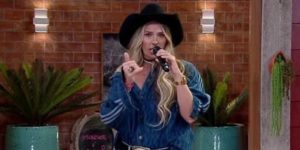 Imagem do post Adriane Galisteu se irrita com crítica de haters e rebate ao vivo em A Fazenda 13: “Seguimos tentando”