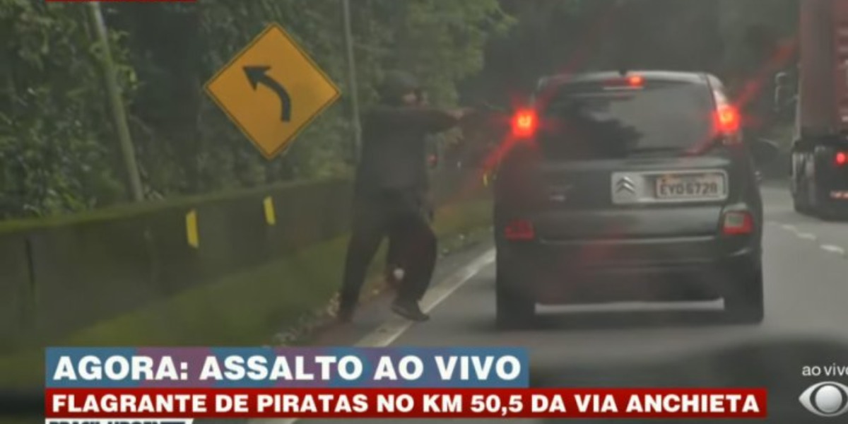 Brasil Urgente flagra assalto ao vivo em rodovia de São Paulo e Datena narra tudo - Foto: Reprodução