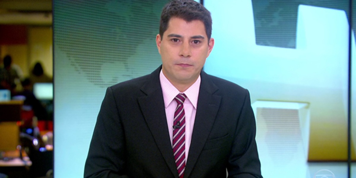 Evaristo Costa no comando do Jornal Hoje na Globo (Foto: Reprodução)