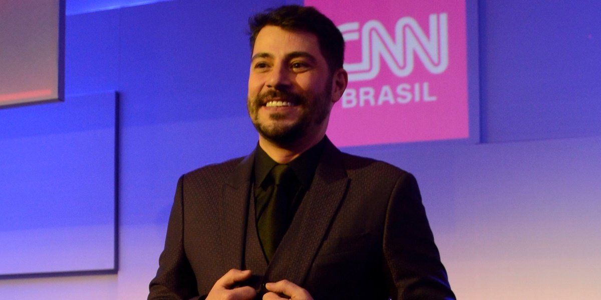 "Me chutaram", Evaristo Costa desce a lenha na CNN após demissão, expõe farsa e destrói: "Despreparados"