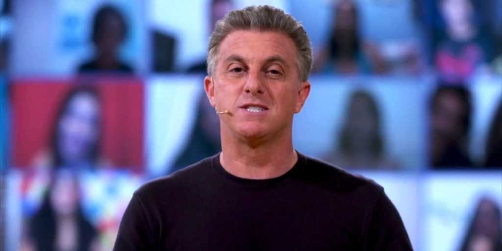 Luciano Huck deu corte em convidado durante o Domingão (Foto: Reprodução / TV Globo)