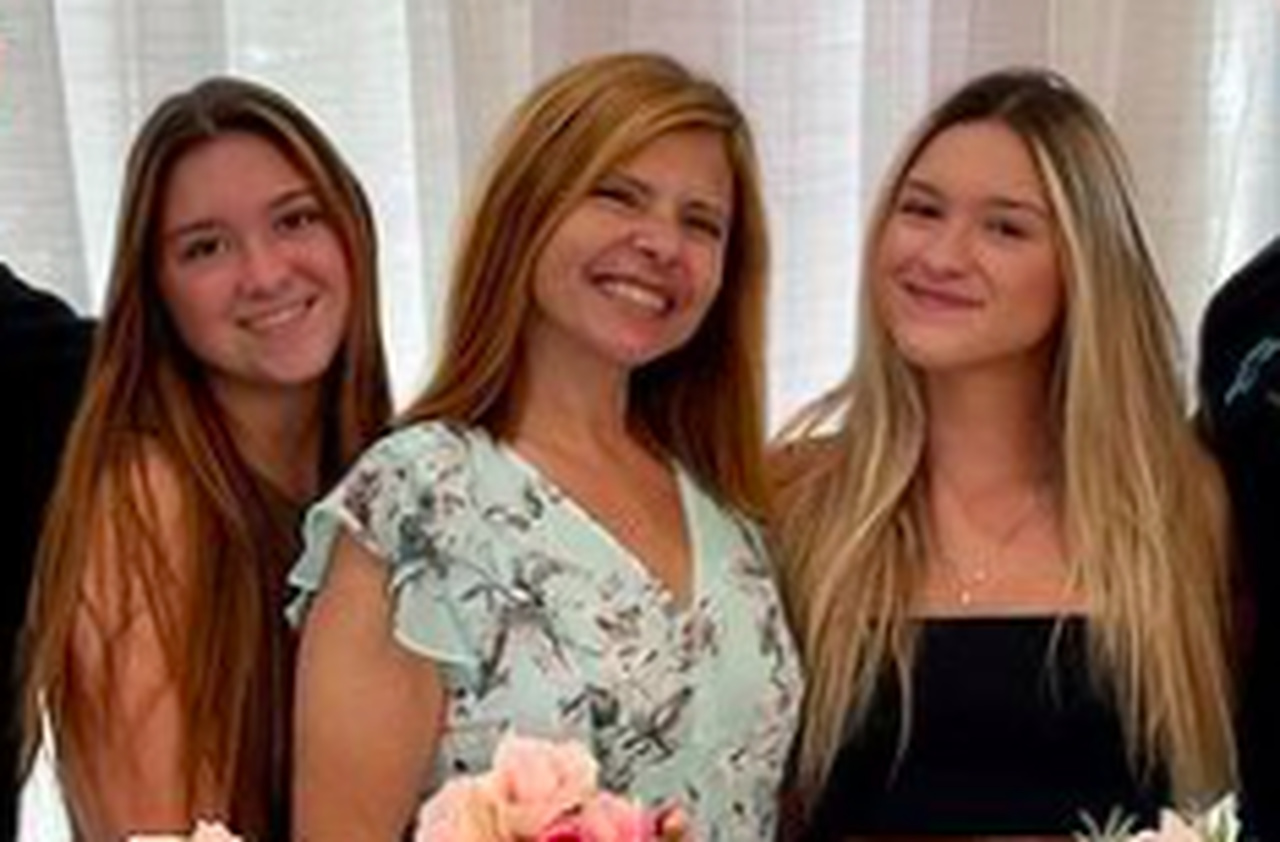 Rose Miriam comemora aniversário ao lado de filhas com Gugu Liberato - Reprodução