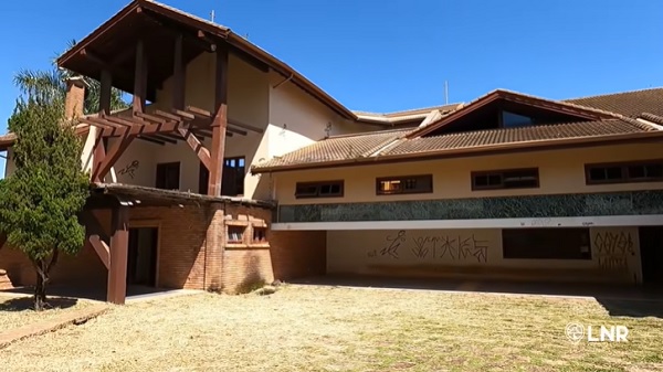 Jô Soares gostava da casa, mas quis morar em algo menor e deixou a propriedade (Foto: Canal Lugares da Nossa Região)