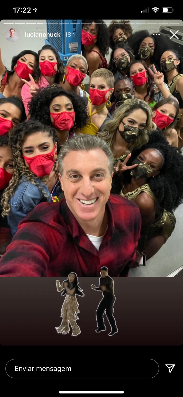 Luciano Huck com as bailarinas do "Domingão" na Globo (Foto: Reprodução/Instagram)