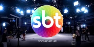 Repórter do SBT é atacado ao vivo (Foto: Reprodução/SBT)