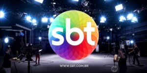 Famoso apresentador que estourou de sunga, hoje trabalha em afiliada do SBT (Foto divulgação)