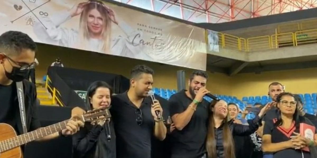 Henrique e Juliano cantam no velório de Marília Mendonça junto a Maiara e Maraisa (Foto: Reprodução)