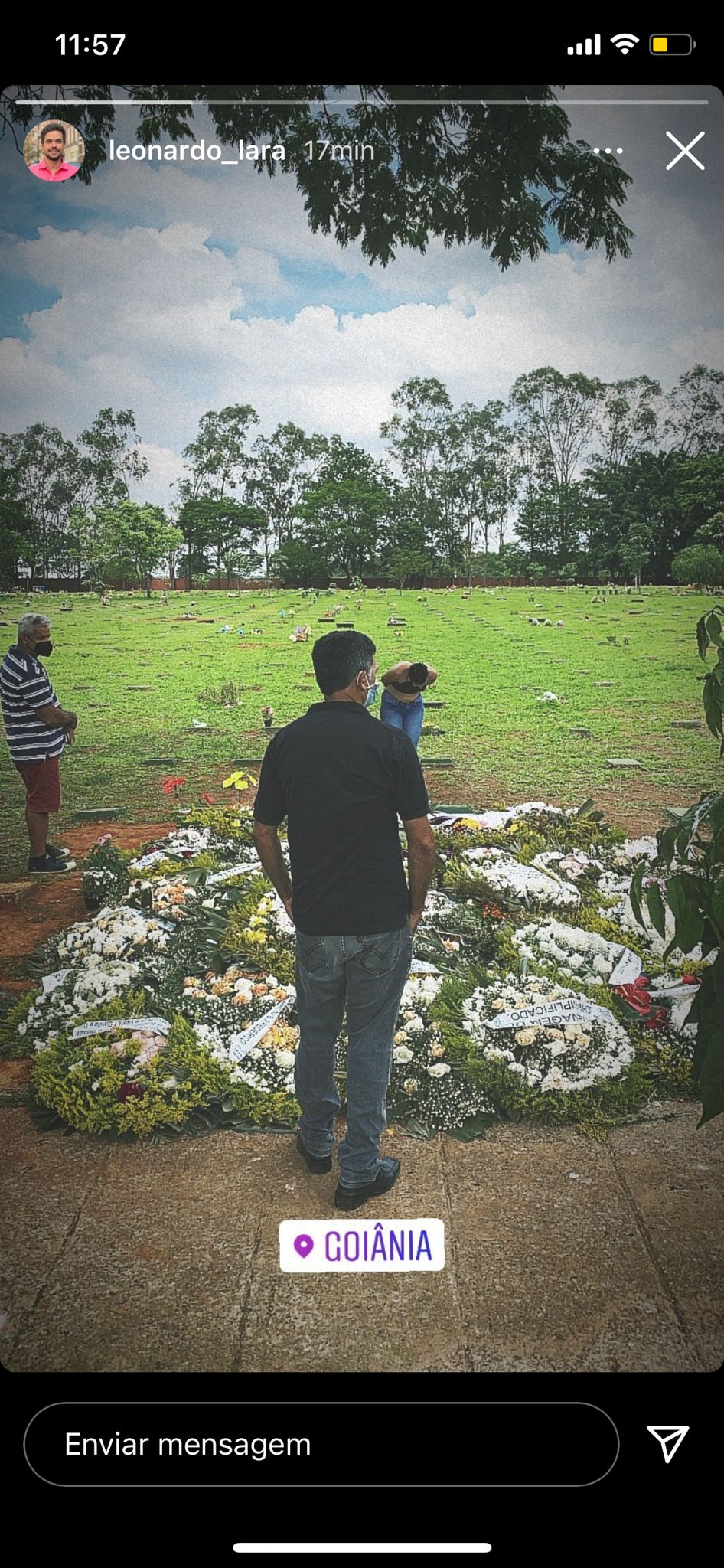 Túmulo de Marília Mendonça coberto de flores (Foto: Reprodução/Instagram)