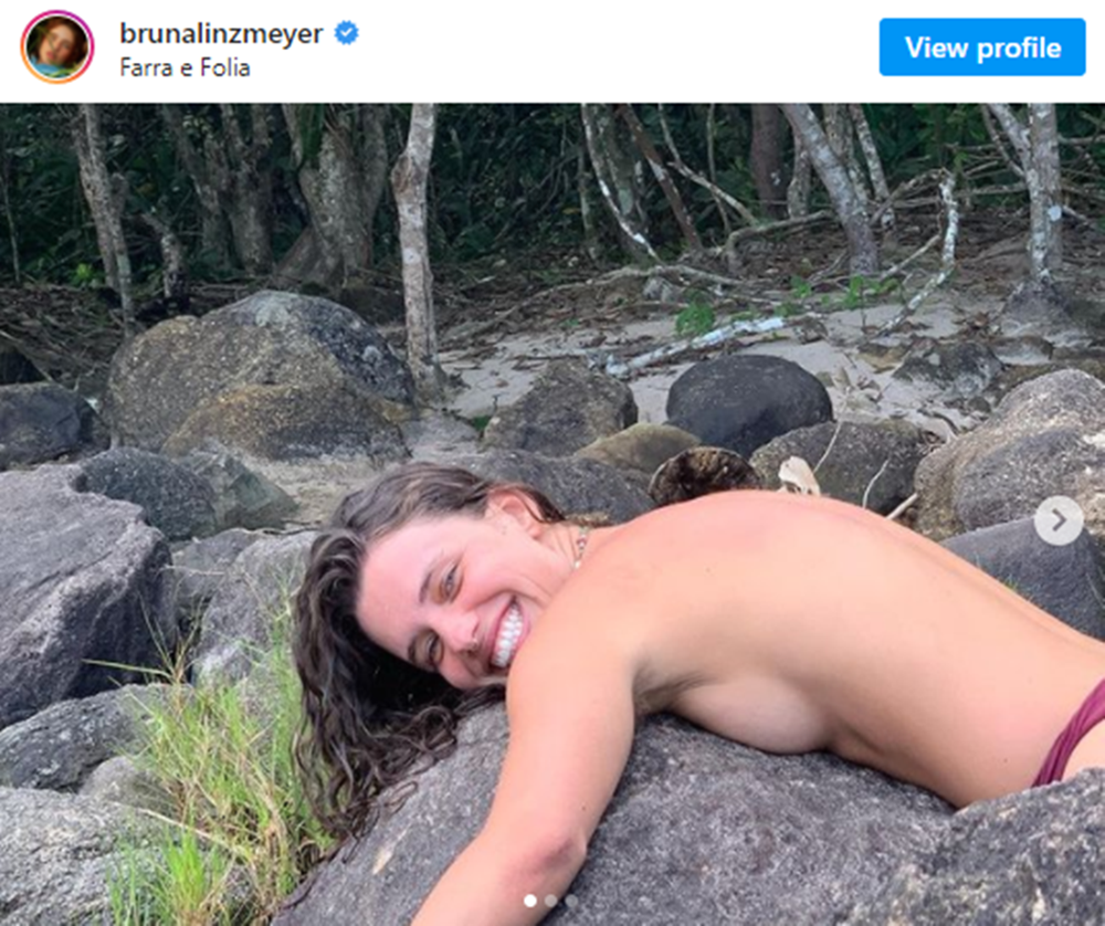 Bruna Linzmeyer mostra seu topless no dia de seu aniversário (Foto: Reprodução/ Instagram)