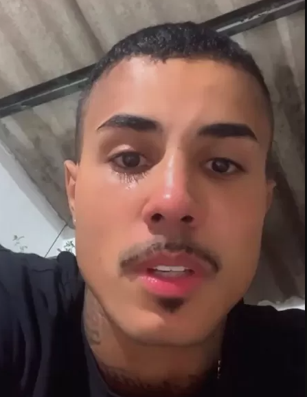 Livinho chora durante anúncio de despedida do time (Foto: Reprodução/ Instagram)