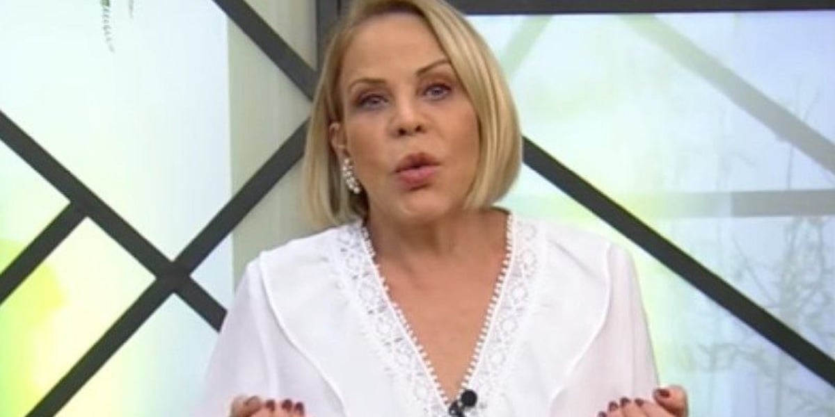 Claudete Troiano pediu para que telespectadores não assistissem a concorrência (Foto: Reprodução/RedeTV)