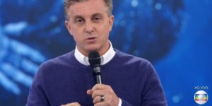 Luciano Huck foi pego de surpresa ao vivo na Globo (Foto: Reprodução)