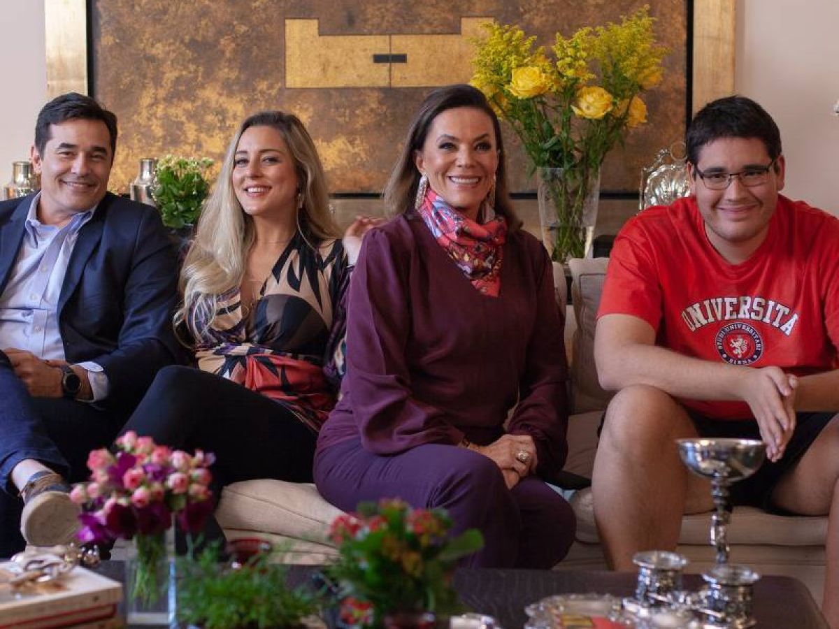 Beth Szafir e a família em reality show (Foto: Divulgação/E!)