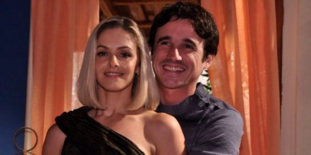 Bianca Rinaldi e Caio Junqueira em "Ribeirão do Tempo" (Foto: Divulgação/Record)