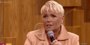 Xuxa vai aos prantos por Sasha Meneghel (Foto: Reprodução)