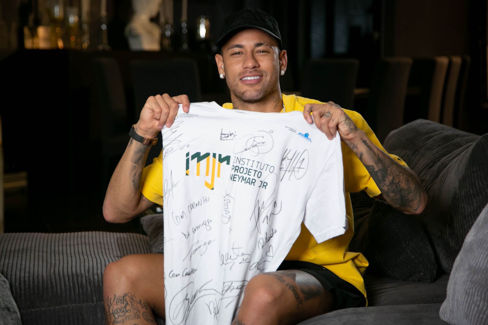 Neymar realizou amigo secreto no SBT (Foto: Reprodução)