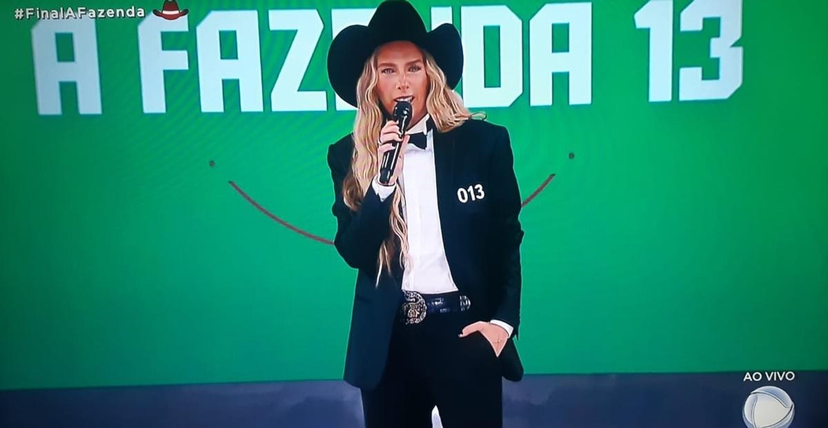 Adriane Galisteu surpreende com look para final de A Fazenda - Divulgação/Record TV