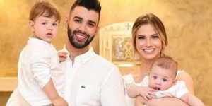 Andressa Suita, ao lado de Gusttavo Lima e os filhos (Foto: Divulgação)