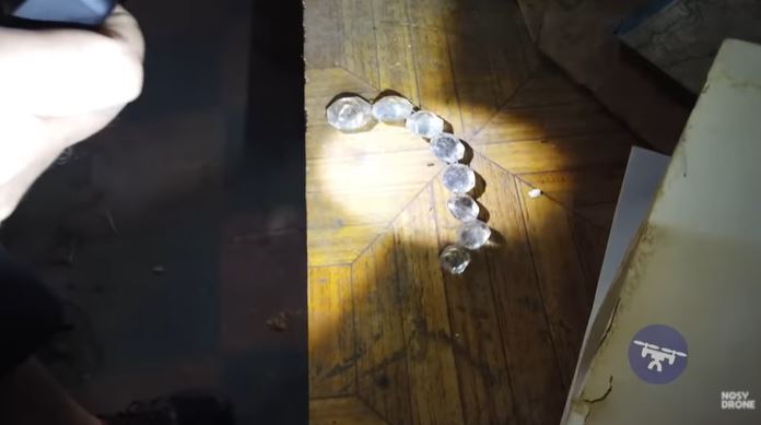 Encontraram colar de diamantes em cofre da Manchete (Foto: Reprodução/YouTube)