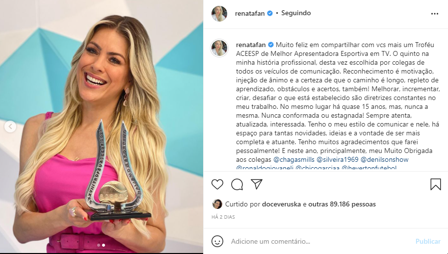 Renata Fan comemora prêmio (Foto: Reprodução)