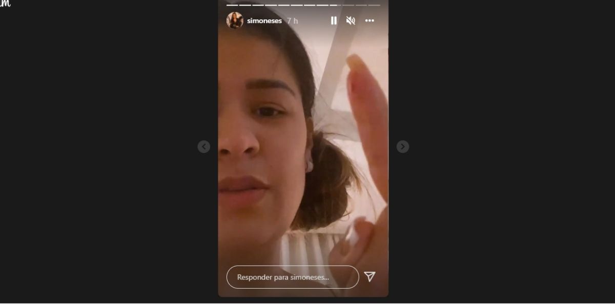Simone, dupla de Simaria, surge com ferimento no corpo em vídeo e expõe sangramento: "Cortei"