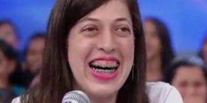 Imagem do post Lembra dela? Mulher da risada engraçada de Silvio Santos tirou aparelho e está muito diferente