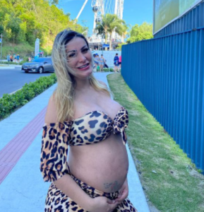 Andressa Urach exibe barriga no Instagram (Foto: Reprodução/Instagram)