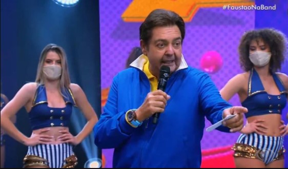 Faustão e bailarinas Band